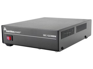 Fuente de poder SAMLEX SEC-1223BBM, 13.8V, 19A, Conmutada con circuito cargador de baterías.