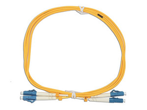 Jumper de Fibra Óptica Duplex Fiber Home, Monomodo, Conectores LC/UPC a LC/UPC, 2m. Color Amarillo.