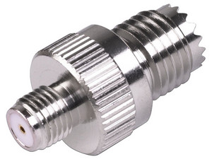 Adaptador en Línea RF Industries de Mini-UHF (H) a SMA (H). Color Plata.