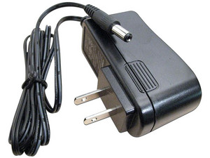 Fuente de poder regulada SAXXON PSU1201E de 12V, 1A para equipos de CCTV. Color Negro.