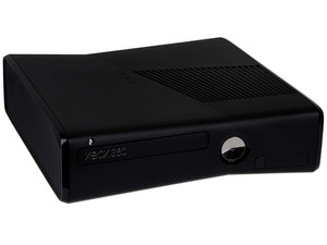 Consola Xbox 360 Slim, con 4GB de memoria, incluye FIFA 13.