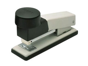 Grapadora de golpe Pilot GM-280 de media tira, capacidad de hasta 25 hojas.