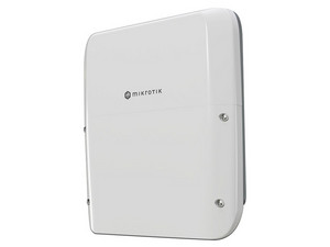 Router Alámbrico MikroTik  RB5009UPR+S+OUT de 8 puertos PoE in/out, 1 puerto SFP+, Uso exterior.