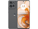 Smartphone Motorola Moto Edge 50: 
Procesador Octa-Core (hasta 2.5 GHz), 
Memoria RAM de 12GB, Almacenamiento de 256GB, 
Pantalla de 6.67" LED Multi-Touch, 
Cámara Principal de 50MP, 
Bluetooth, Wi-Fi, 5G, 
Android 14. Color Gris.