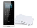 Control de Acceso DAHUA ASI2201H-DW + ID-EM de Tarjeta y Teclado, Pantalla de 2.4", Conectividad Wi-Fi y Ethernet, 30000 Usuarios y Tarjetas ID, Incluye 50 Tarjetas ID 125 KHz. Color Negro.