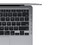 Apple MacBook Air 13:
Procesador Apple M1 CPU 8 GPU 7,
Memoria de 8GB DDR4,
SSD de 256GB,
Pantalla de 13.3