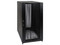 Gabinete Tripp Litepara servidores de profundidad estándar SmartRack de 25U con puertas y paneles laterales. Color Negro.